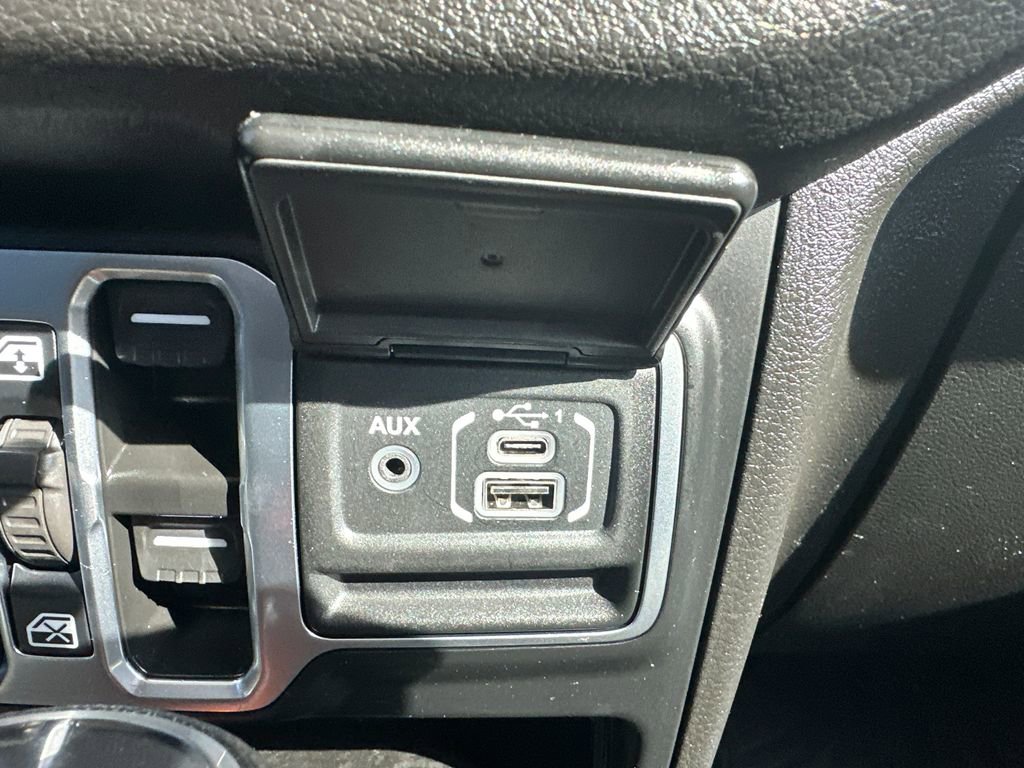 Used 2024 Jeep Wrangler Sport S image 12