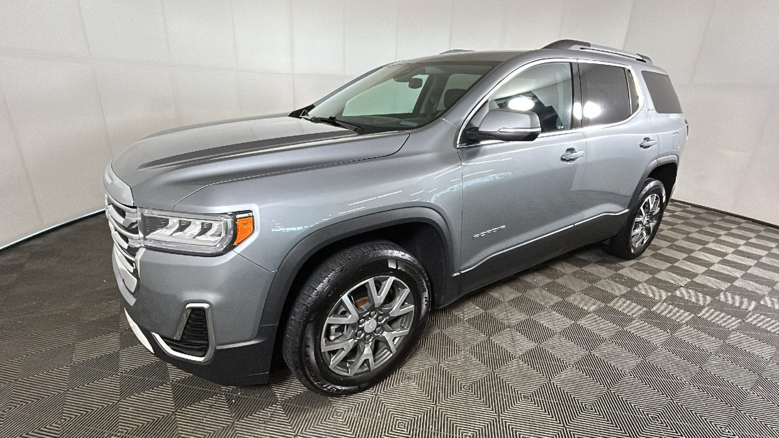 Used 2023 GMC Acadia SLE w/ Driver Convenience Package FWD image 8