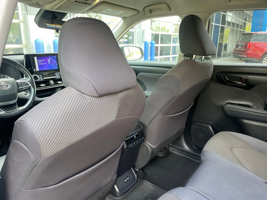 Used 2023 Toyota Highlander LE image 26