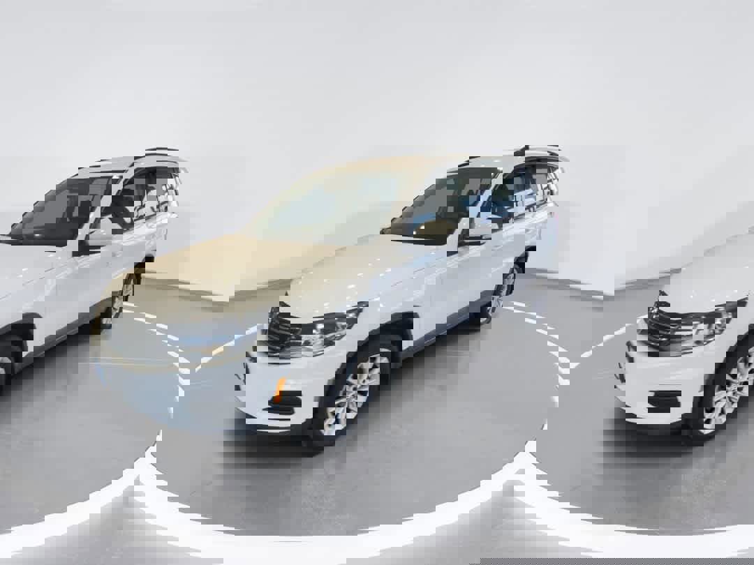 Used 2017 Volkswagen Tiguan Limited w/ Premium Package image 4