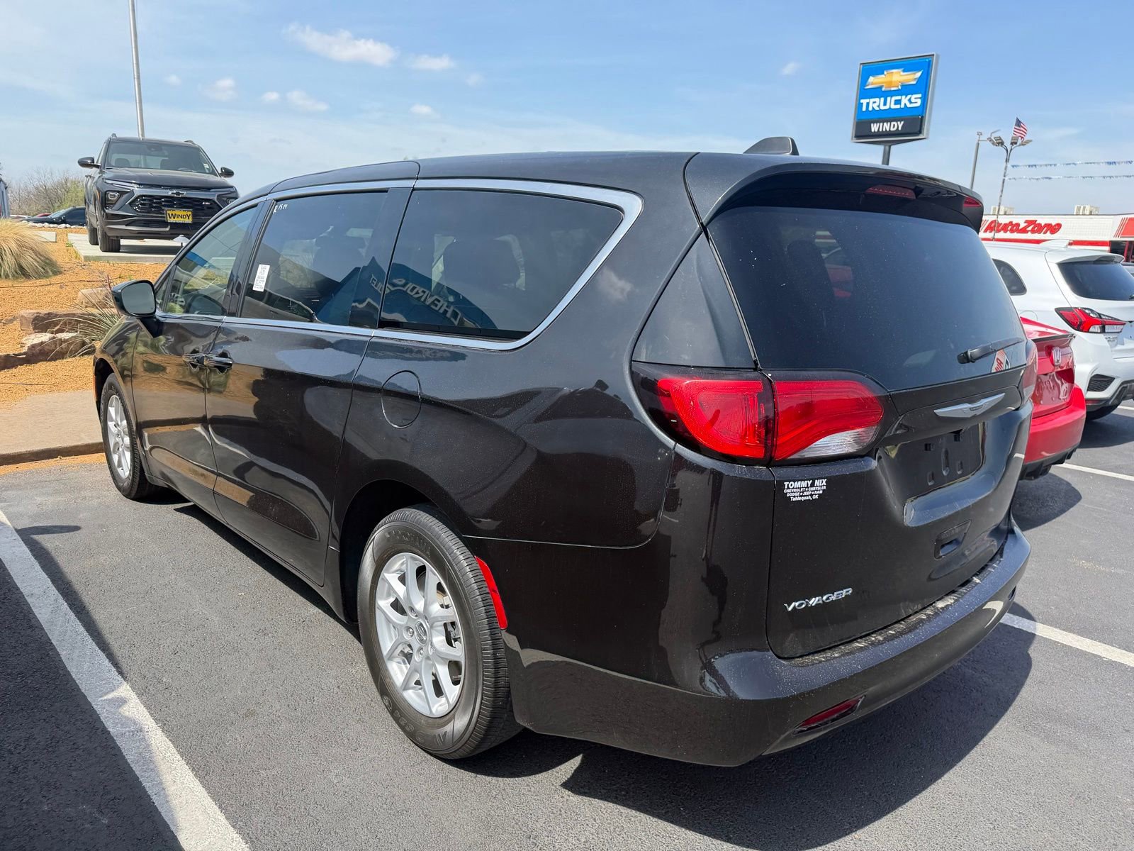 Used 2022 Chrysler Voyager LX image 3