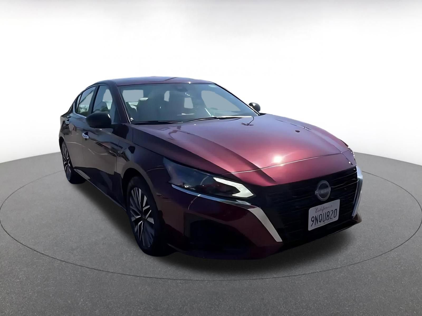 Used 2025 Nissan Altima 2.5 SV FWD image 3