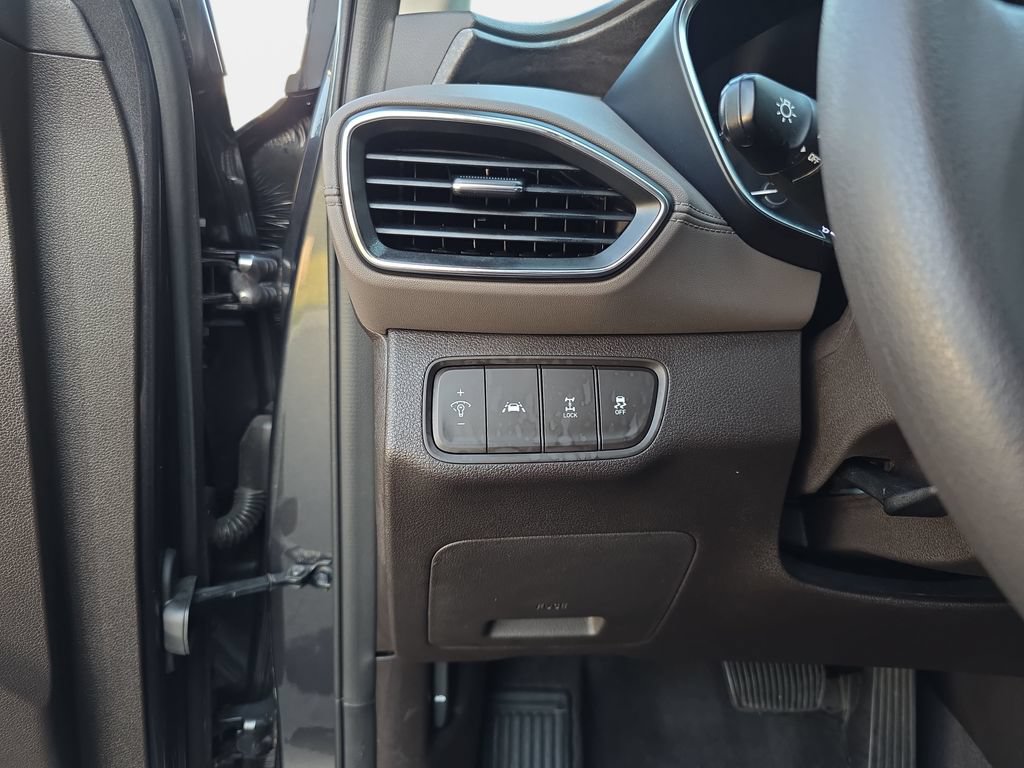 Used 2020 Hyundai Santa Fe SE AWD/4WD image 23