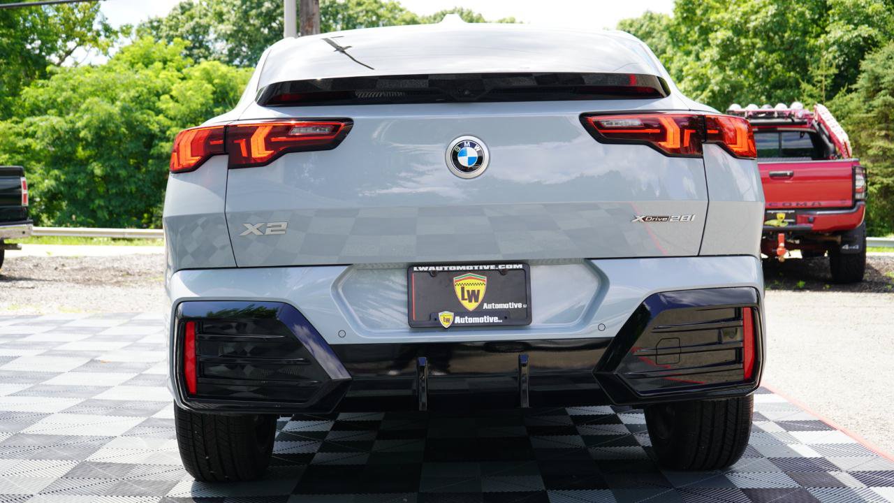 Used 2026 BMW X2 xDrive28i AWD/4WD image 11
