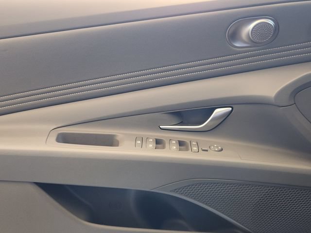 Certified 2025 Hyundai Elantra Sport FWD image 16