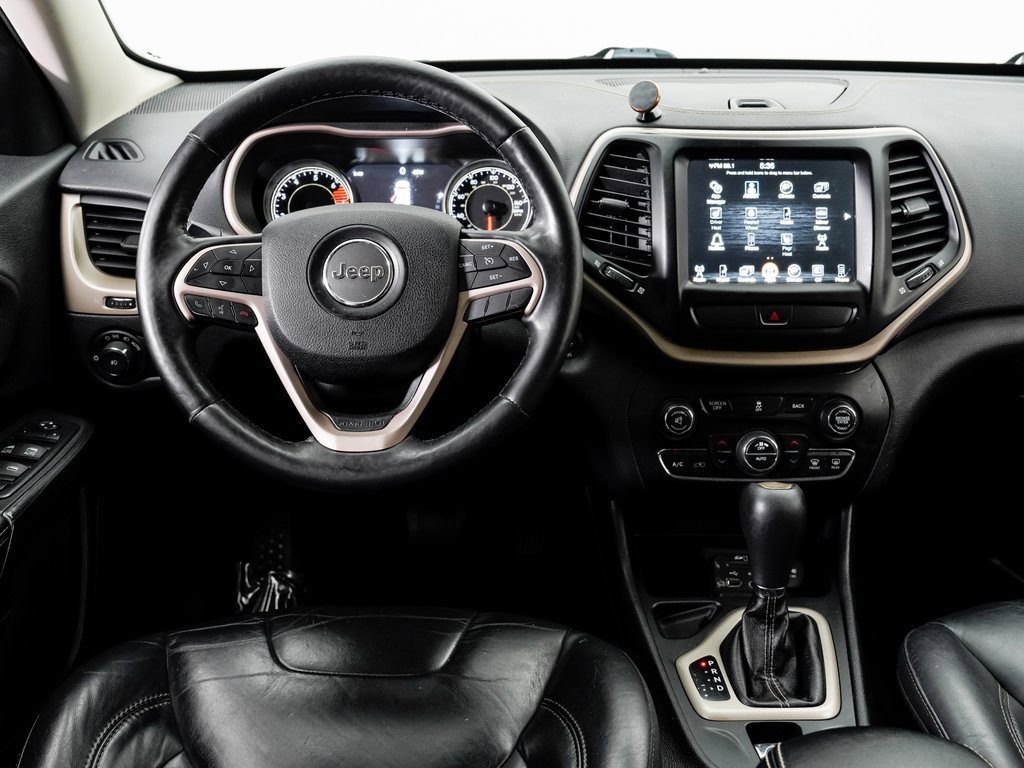 Used 2017 Jeep Cherokee Limited image 15