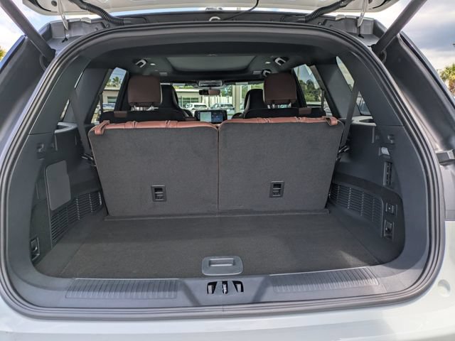 Used 2026 Lincoln Aviator Reserve w/ Luxury Package RWD image 13
