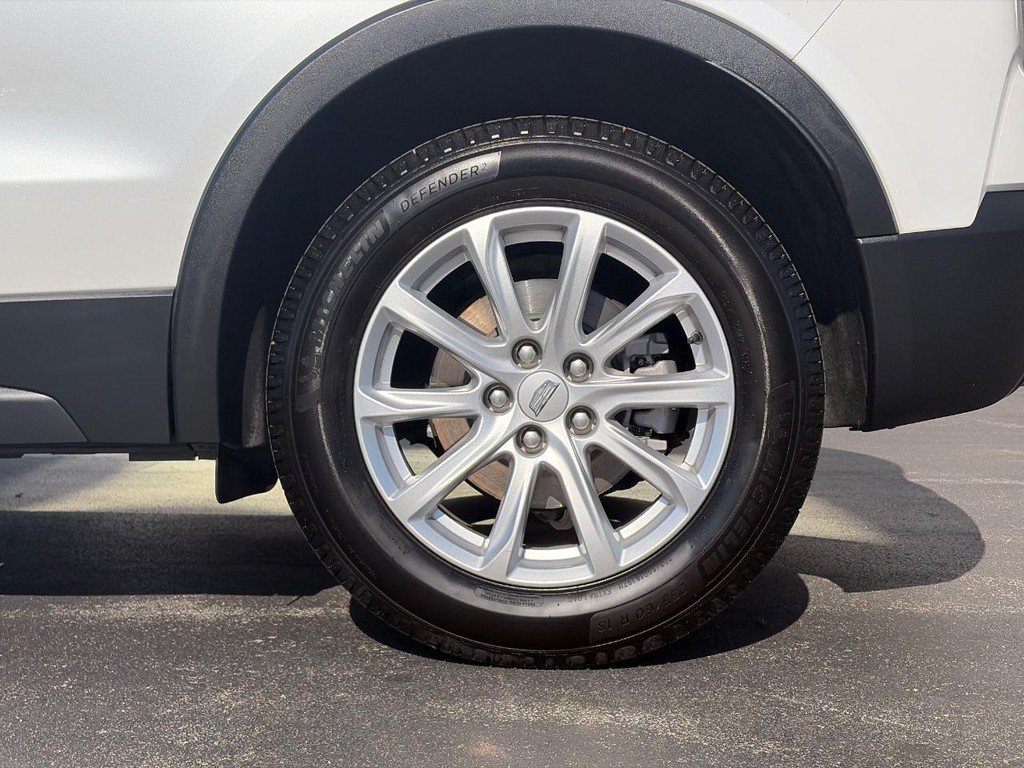 Certified 2022 Cadillac XT4 Luxury w/ Driver Awareness Package FWD image 7