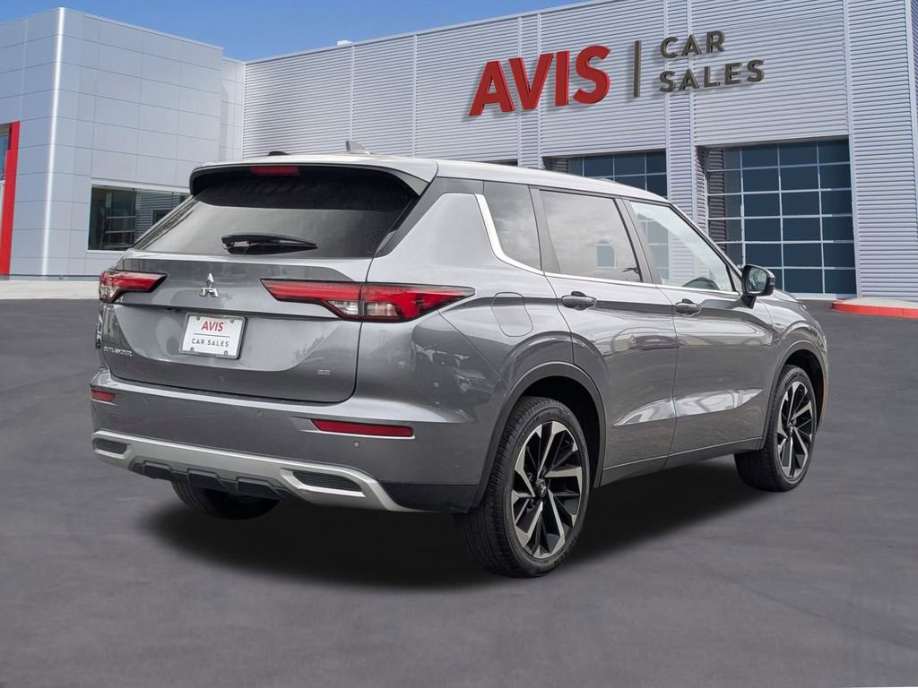 Used 2024 Mitsubishi Outlander SE image 6