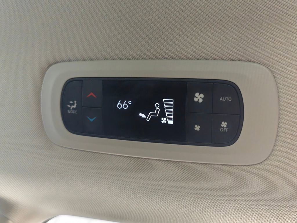 Used 2024 Chrysler Pacifica Touring-L image 27