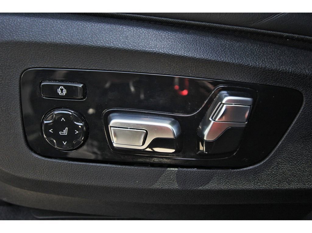 Used 2025 BMW X5 xDrive50e image 27