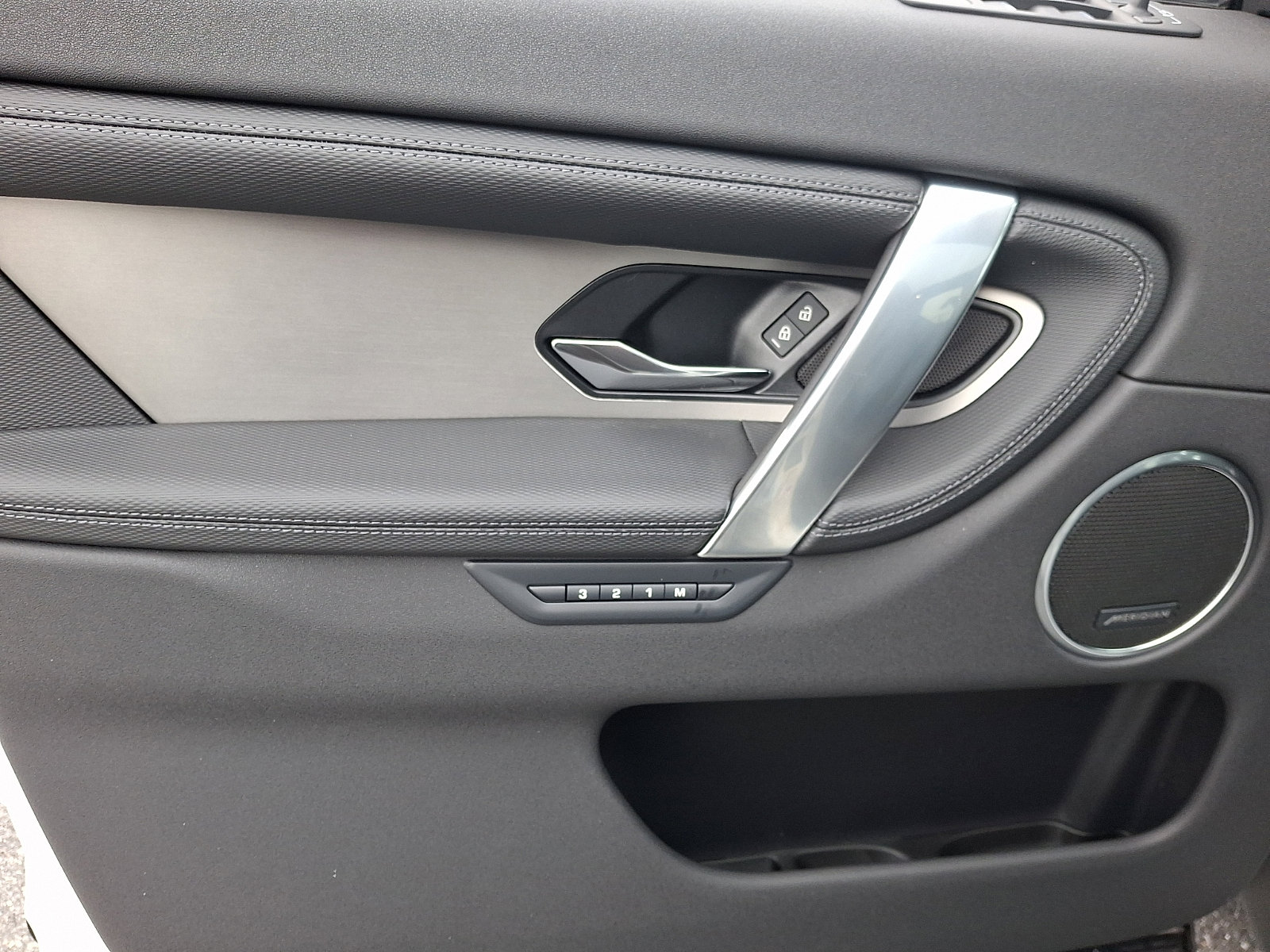 New 2026 Land Rover Discovery Sport Landmark image 10