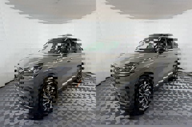 Used 2025 Lincoln Aviator 2WD w/ Equipment Group 101A image 2