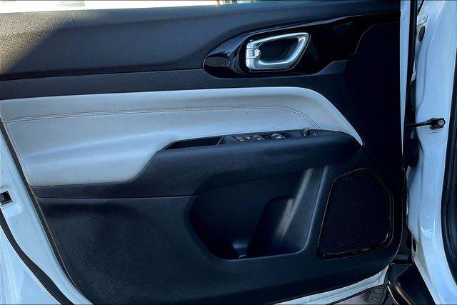 Certified 2025 Jeep Compass Limited image 22