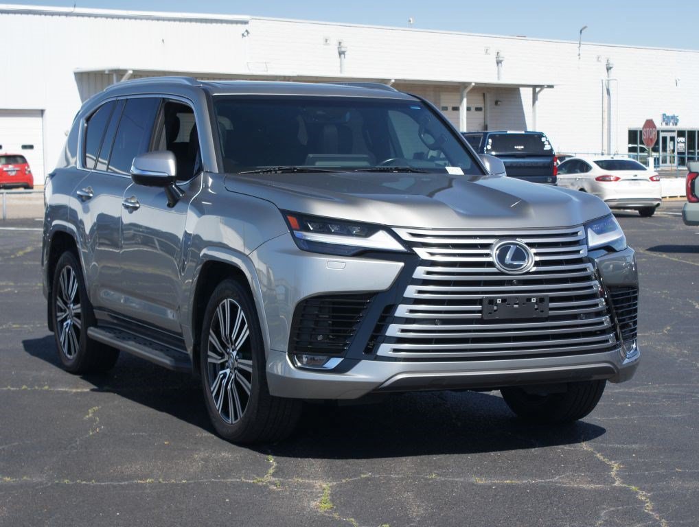 Used 2024 Lexus LX 600 4WD w/ Luxury Package image 24