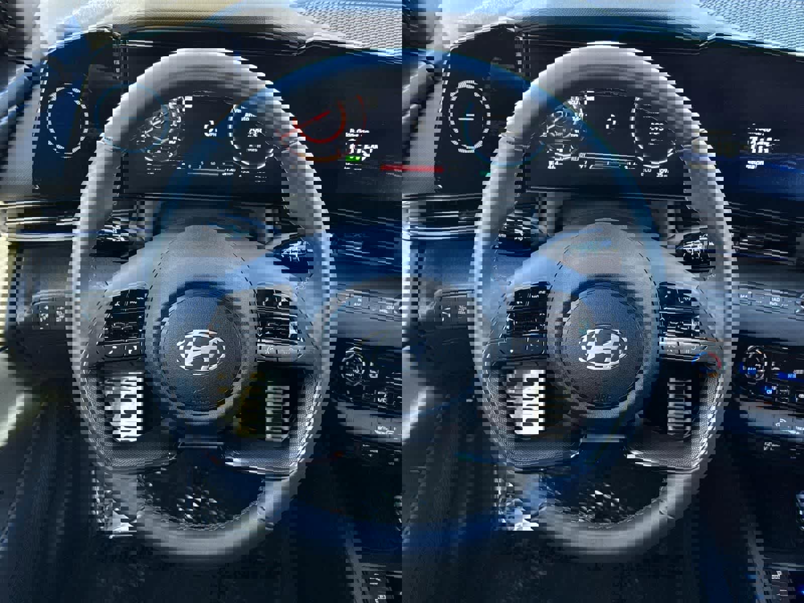 Certified 2025 Hyundai Elantra SEL image 9