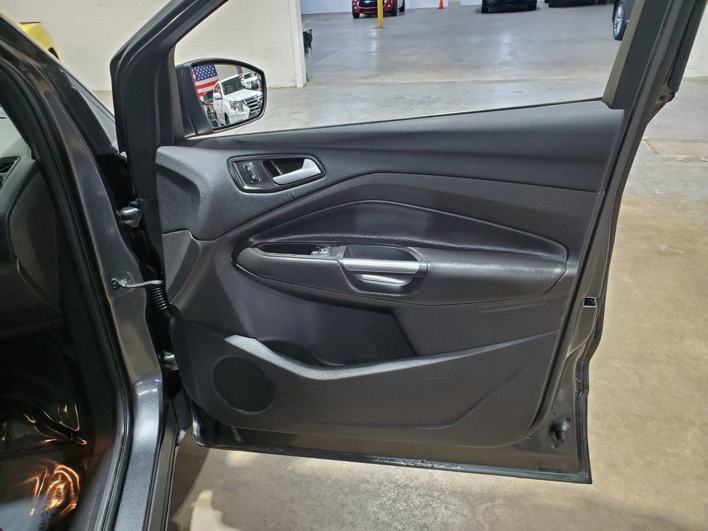 Used 2016 Ford Escape SE image 15