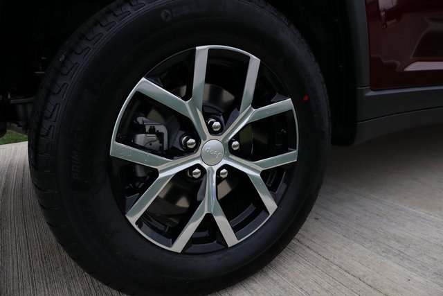 New 2025 Jeep Grand Cherokee Limited image 36