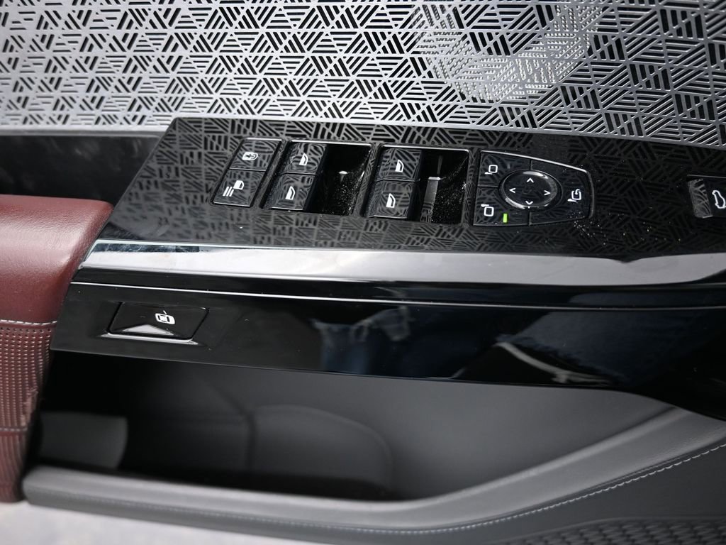 Used 2023 BMW 760i xDrive image 41