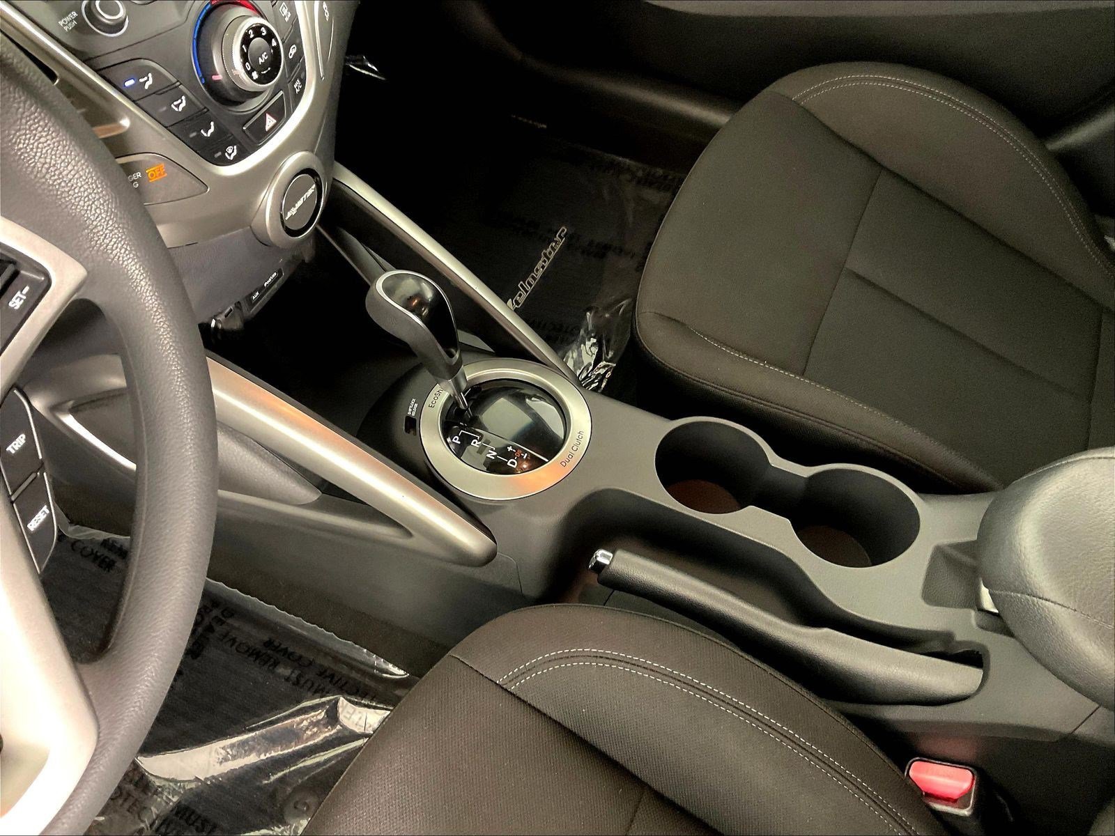 Used 2013 Hyundai Veloster FWD image 16