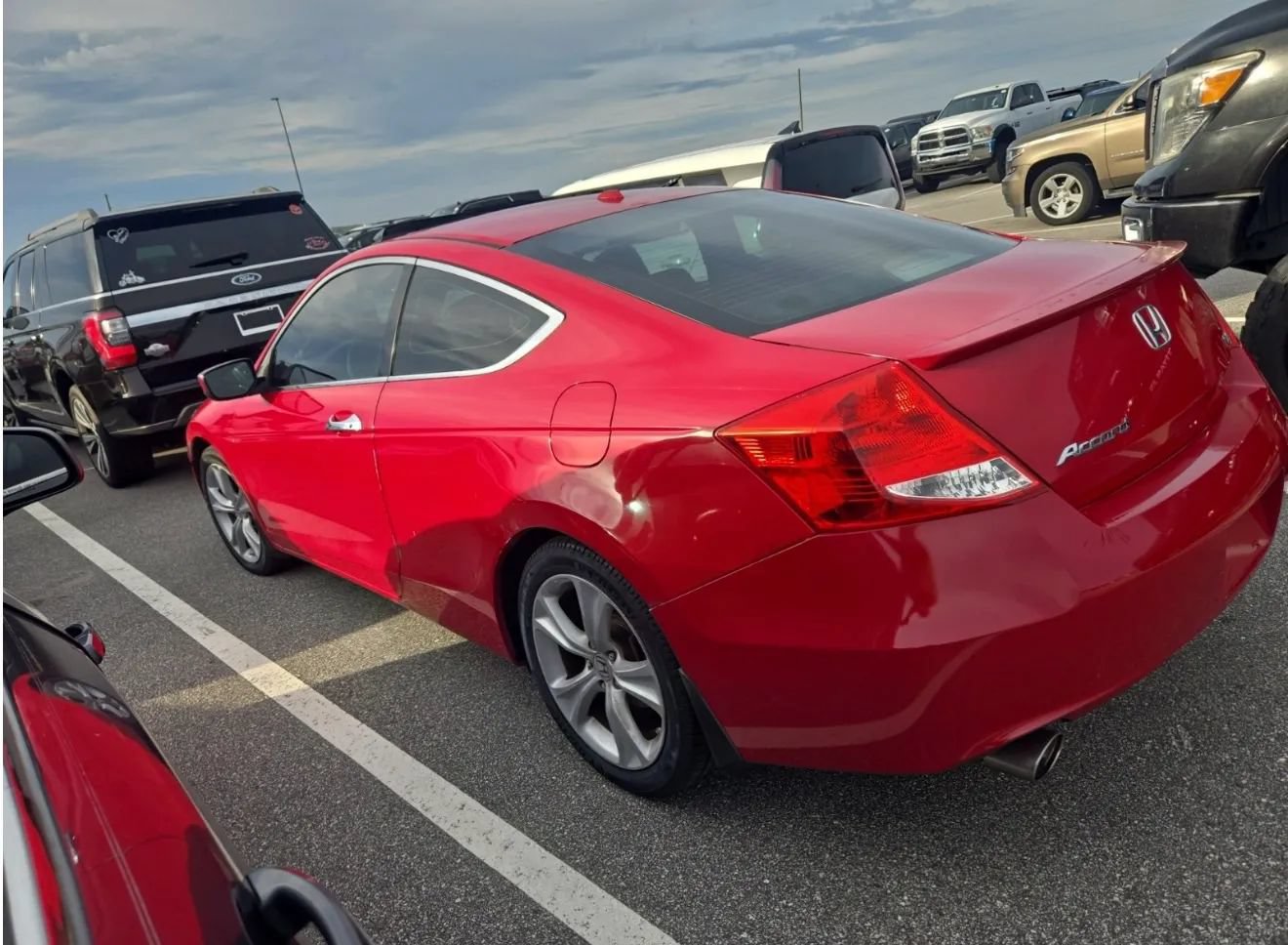 Used 2011 Honda Accord EX-L image 2