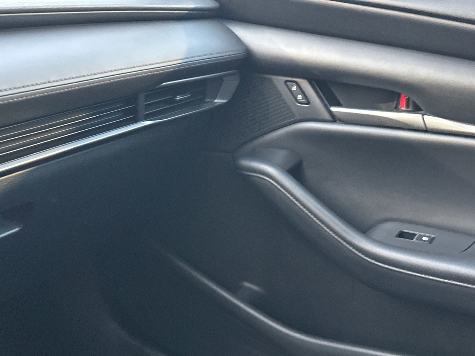 Used 2021 MAZDA MAZDA3 s image 31