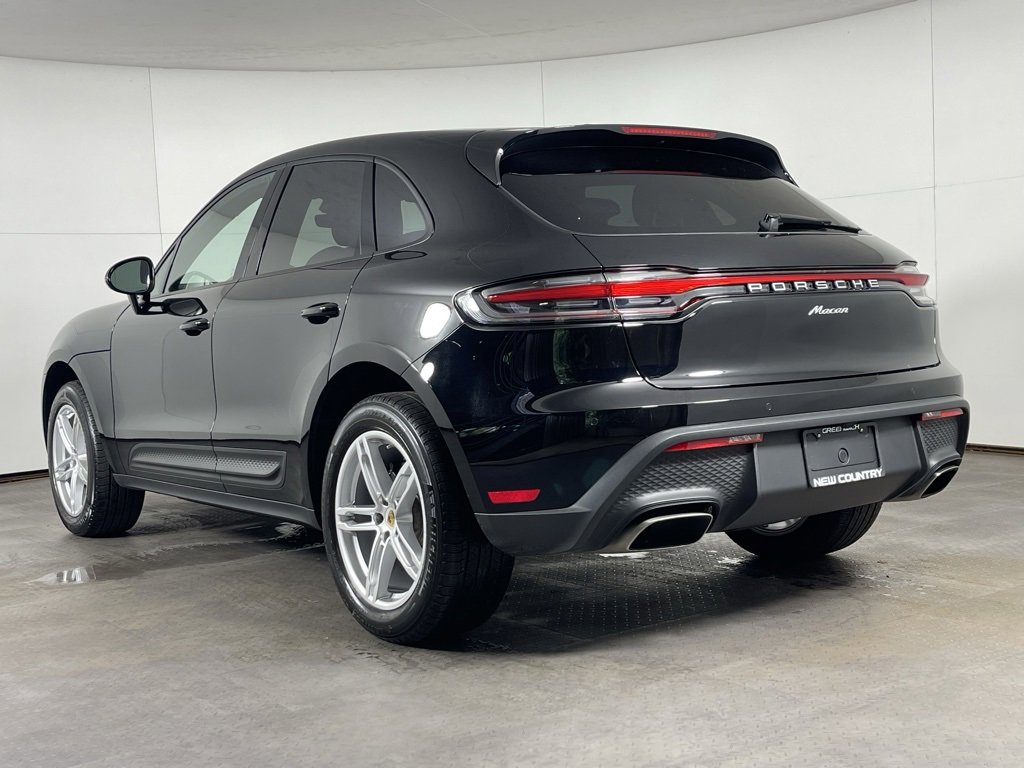 Certified 2025 Porsche Macan image 3