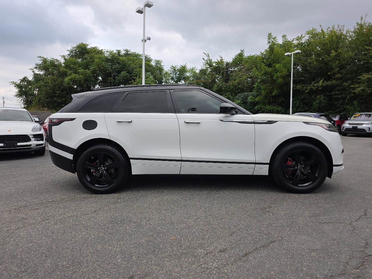 Used 2018 Land Rover Range Rover Velar S image 28