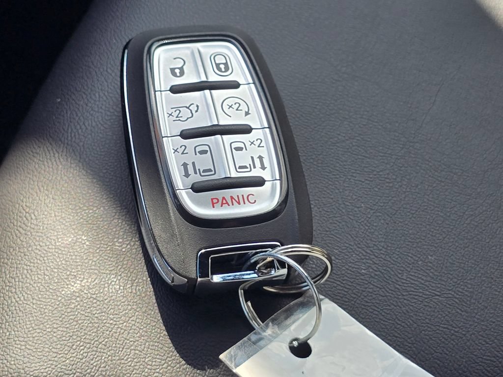 Used 2026 Chrysler Pacifica Select FWD image 35