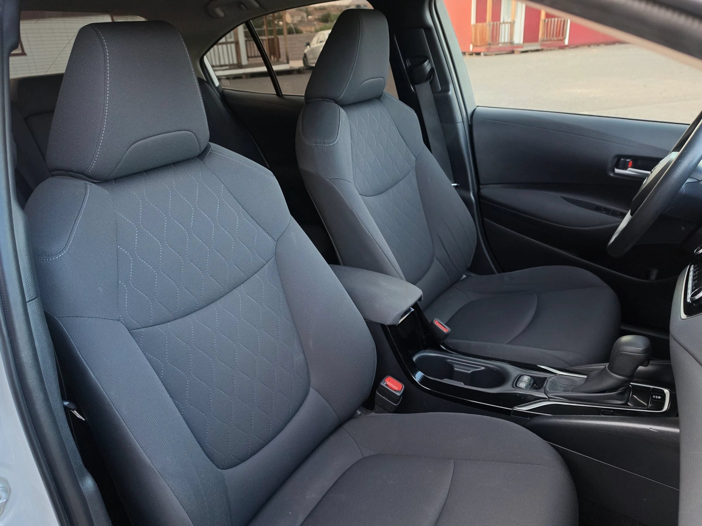 Used 2021 Toyota Corolla LE w/ Carpet Mat Package (TMS) FWD image 29