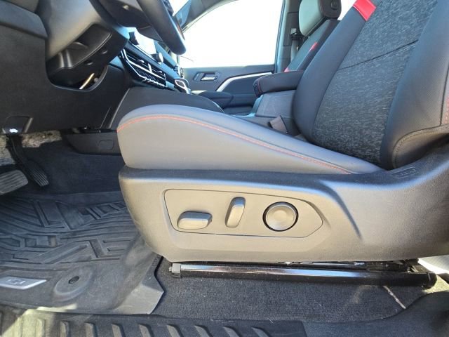 Used 2024 Chevrolet Colorado Z71 w/ Z71 Convenience Package 2 image 19