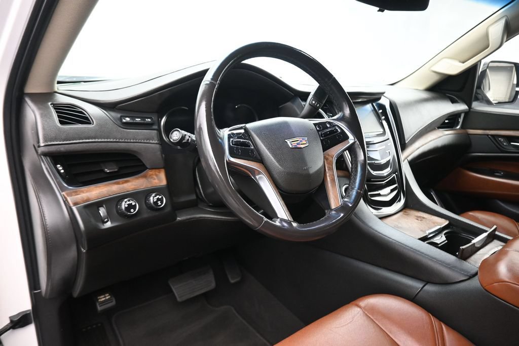 Used 2019 Cadillac Escalade ESV Luxury AWD/4WD image 14