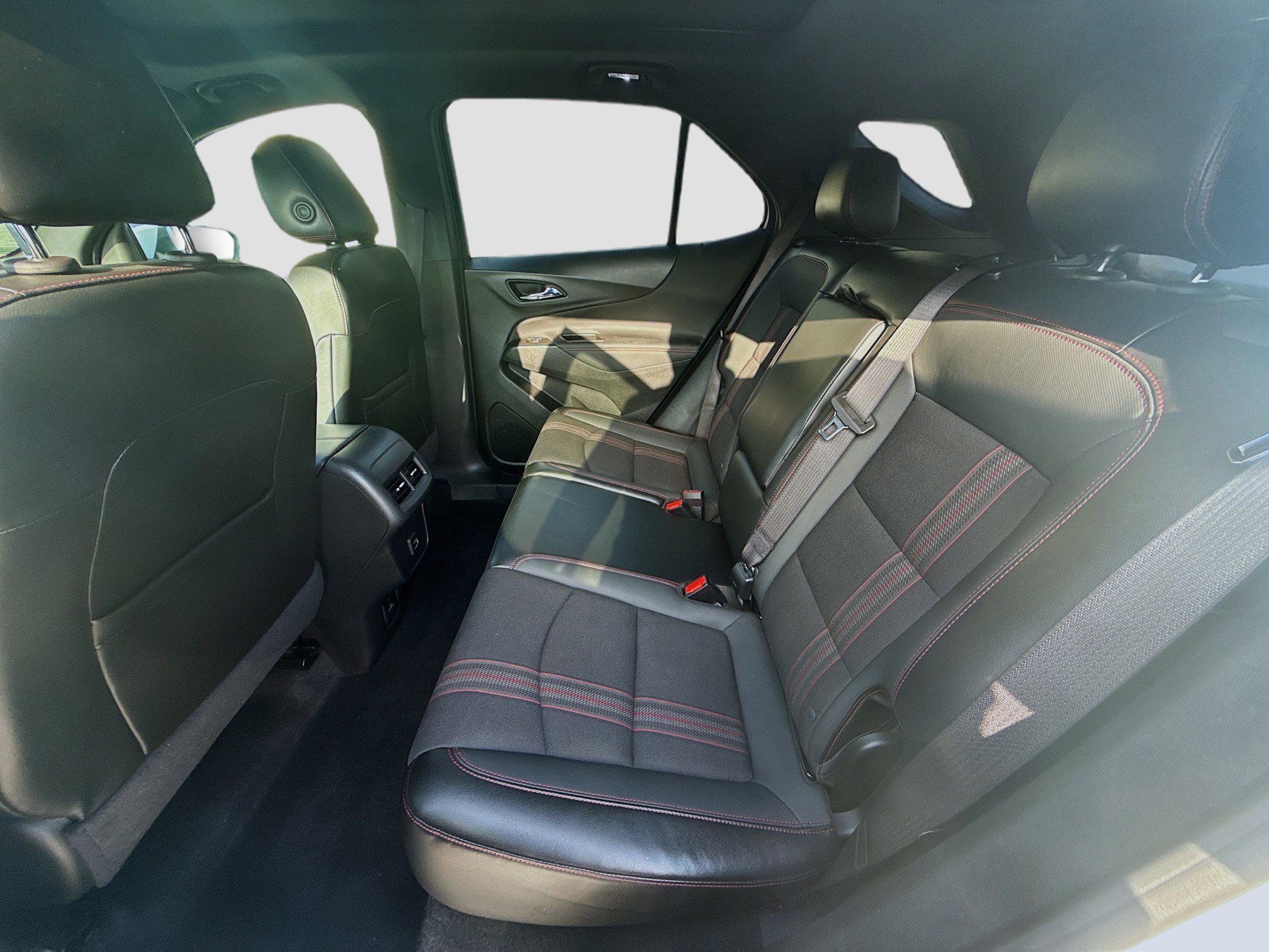 Used 2022 Chevrolet Equinox RS w/ Infotainment Package image 23