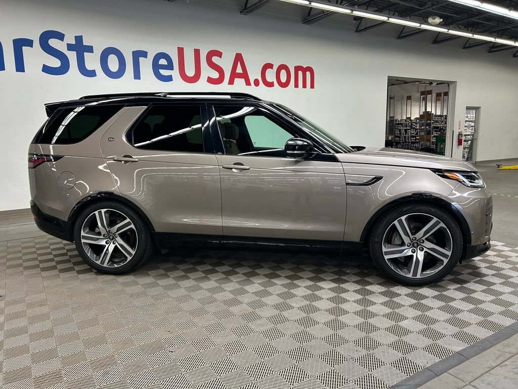 Used 2024 Land Rover Discovery Dynamic SE AWD/4WD image 11