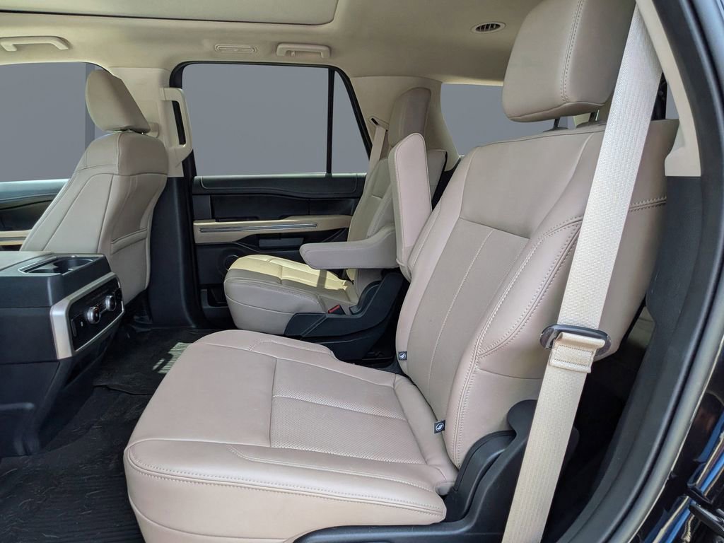 Used 2024 Ford Expedition XLT image 14