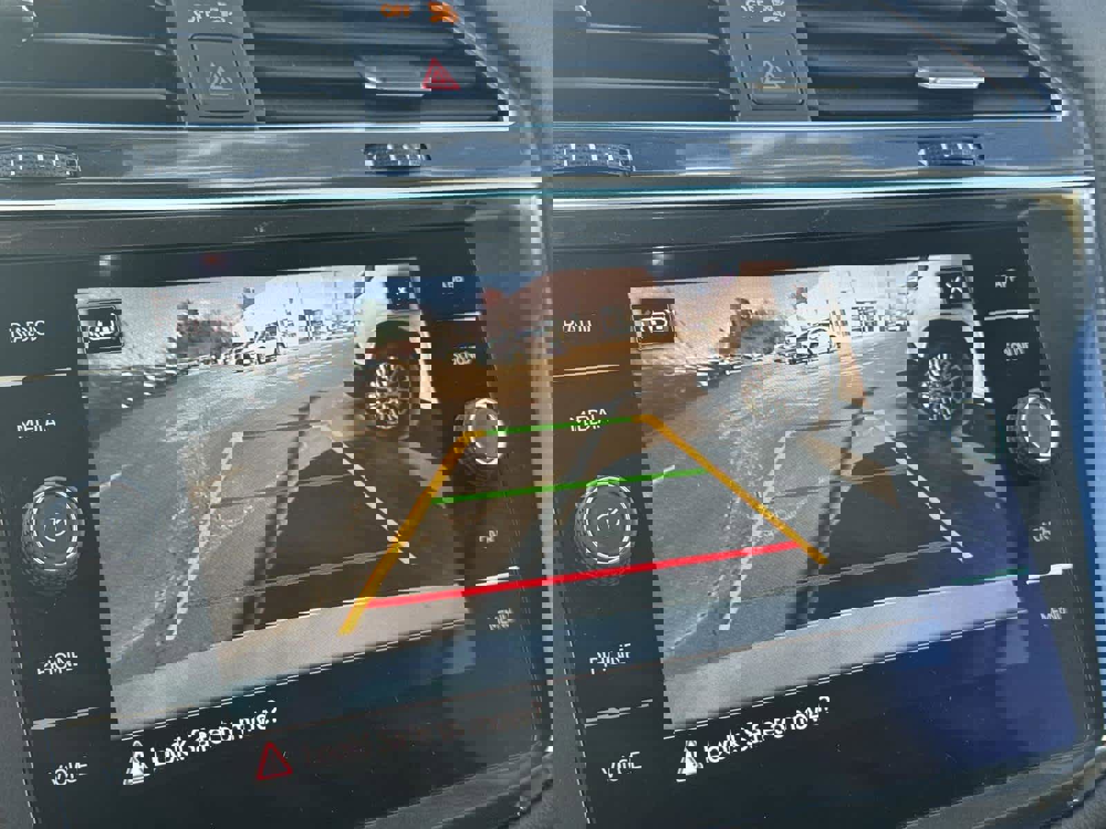 Used 2022 Volkswagen Tiguan SE image 24