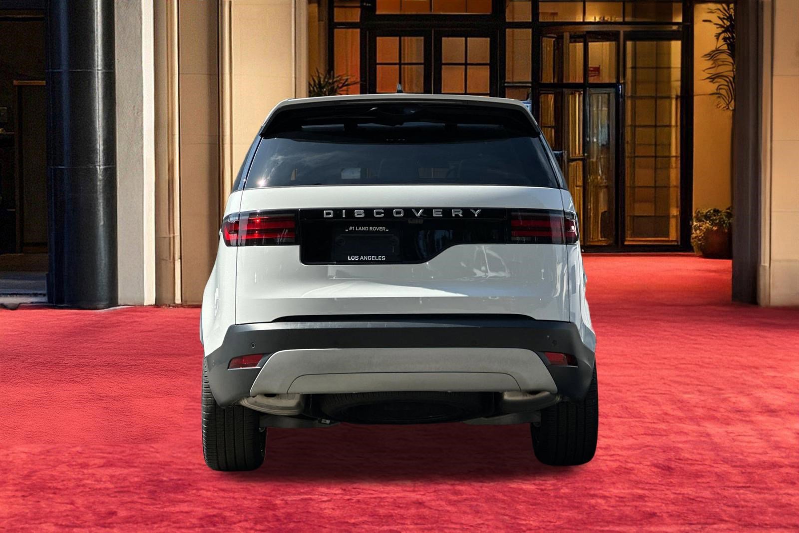 Certified 2025 Land Rover Discovery S image 11