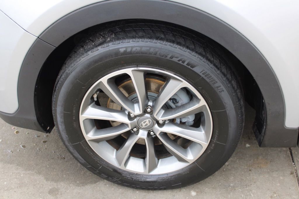 Used 2017 Hyundai Santa Fe SE image 12