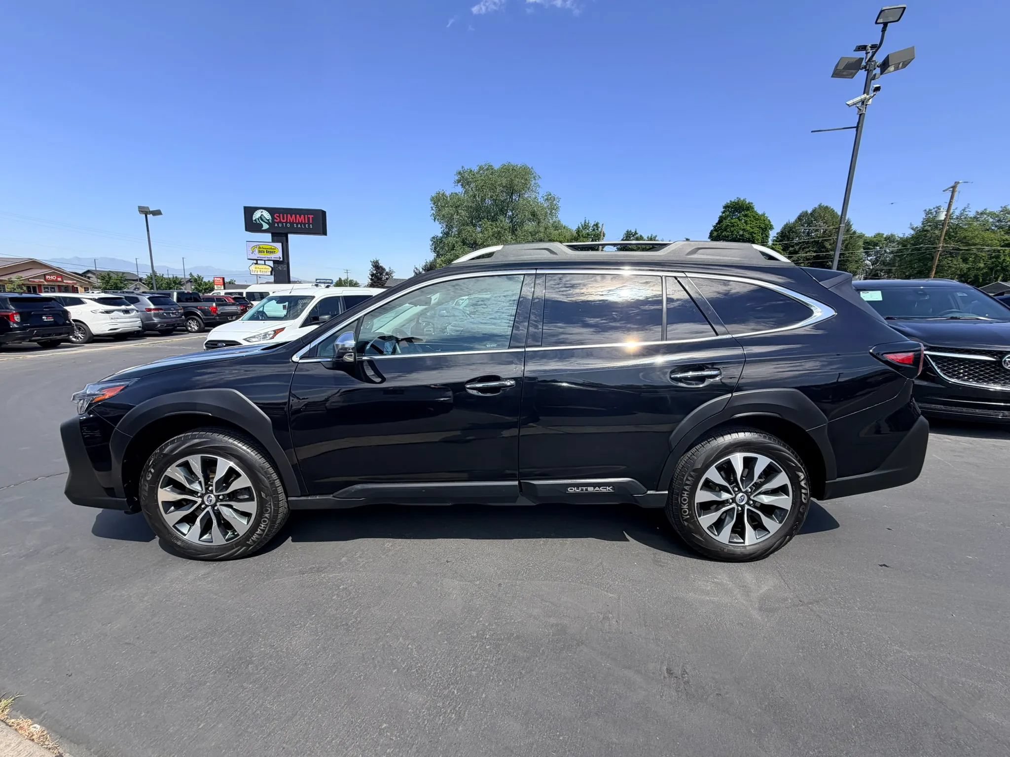 Used 2023 Subaru Outback Touring AWD/4WD image 7