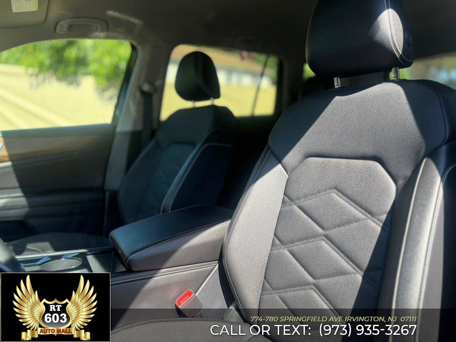 Used 2025 Volkswagen Atlas SE AWD/4WD image 16