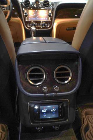 Used 2017 Bentley Bentayga image 29
