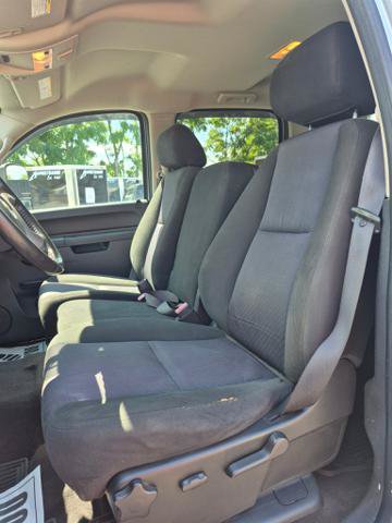Used 2010 Chevrolet Silverado 2500 LT w/ Interior Plus Package AWD/4WD image 13