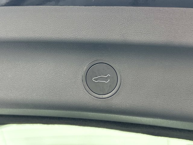 Used 2026 Tesla Model Y 2WD image 13