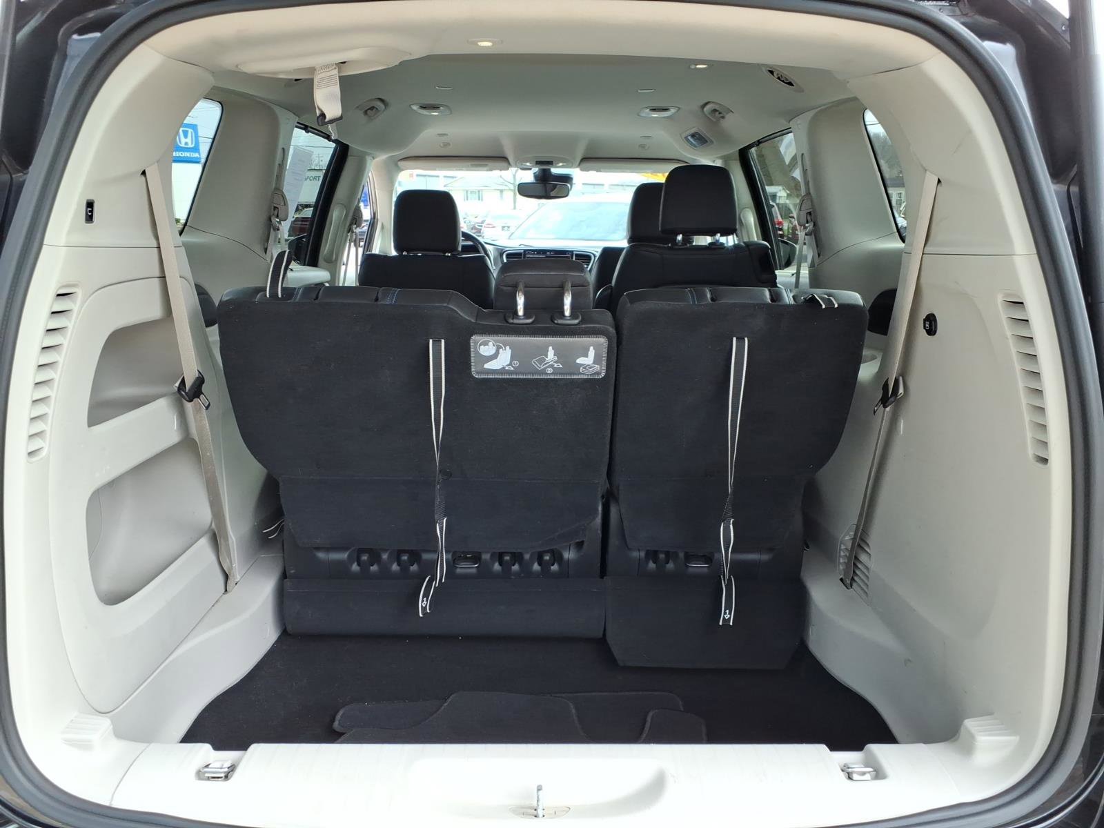 Used 2021 Chrysler Pacifica Touring-L image 11