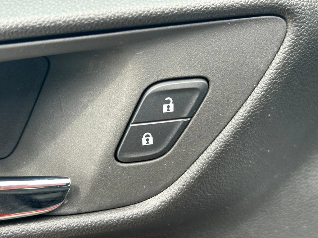 Used 2026 Chevrolet Trax RS w/ Sunroof Package FWD image 25