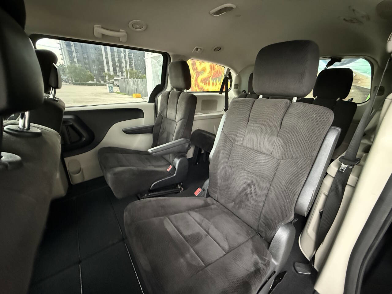 Used 2013 Dodge Grand Caravan SE image 24