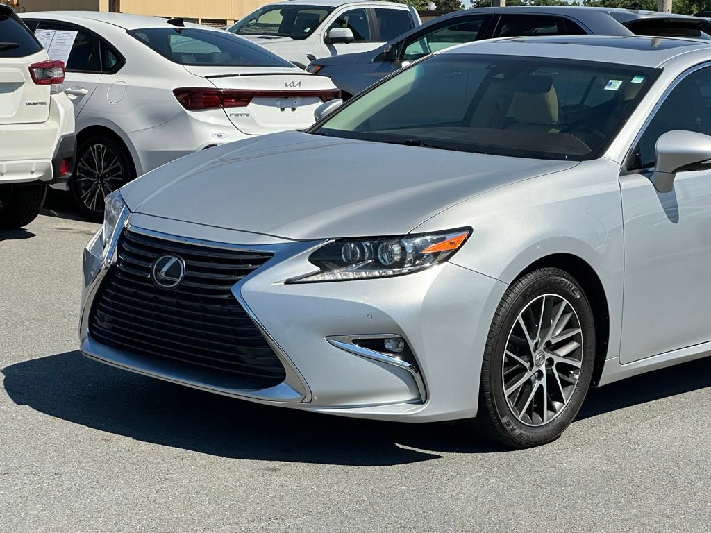Used 2017 Lexus ES 350 w/ Luxury Package FWD image 39