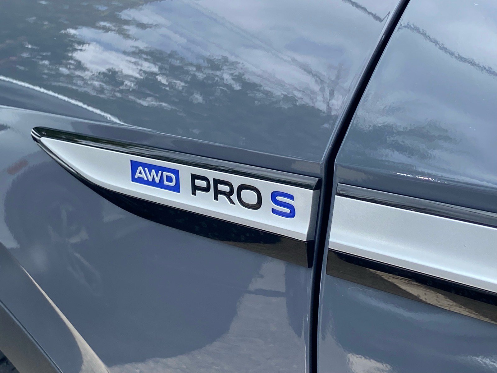 Used 2023 Volkswagen ID.4 Pro S AWD/4WD image 4