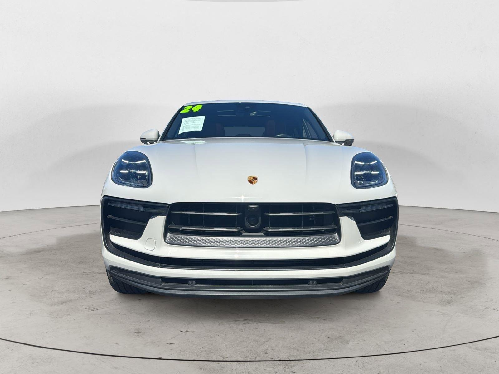 Used 2024 Porsche Macan Turbo image 2