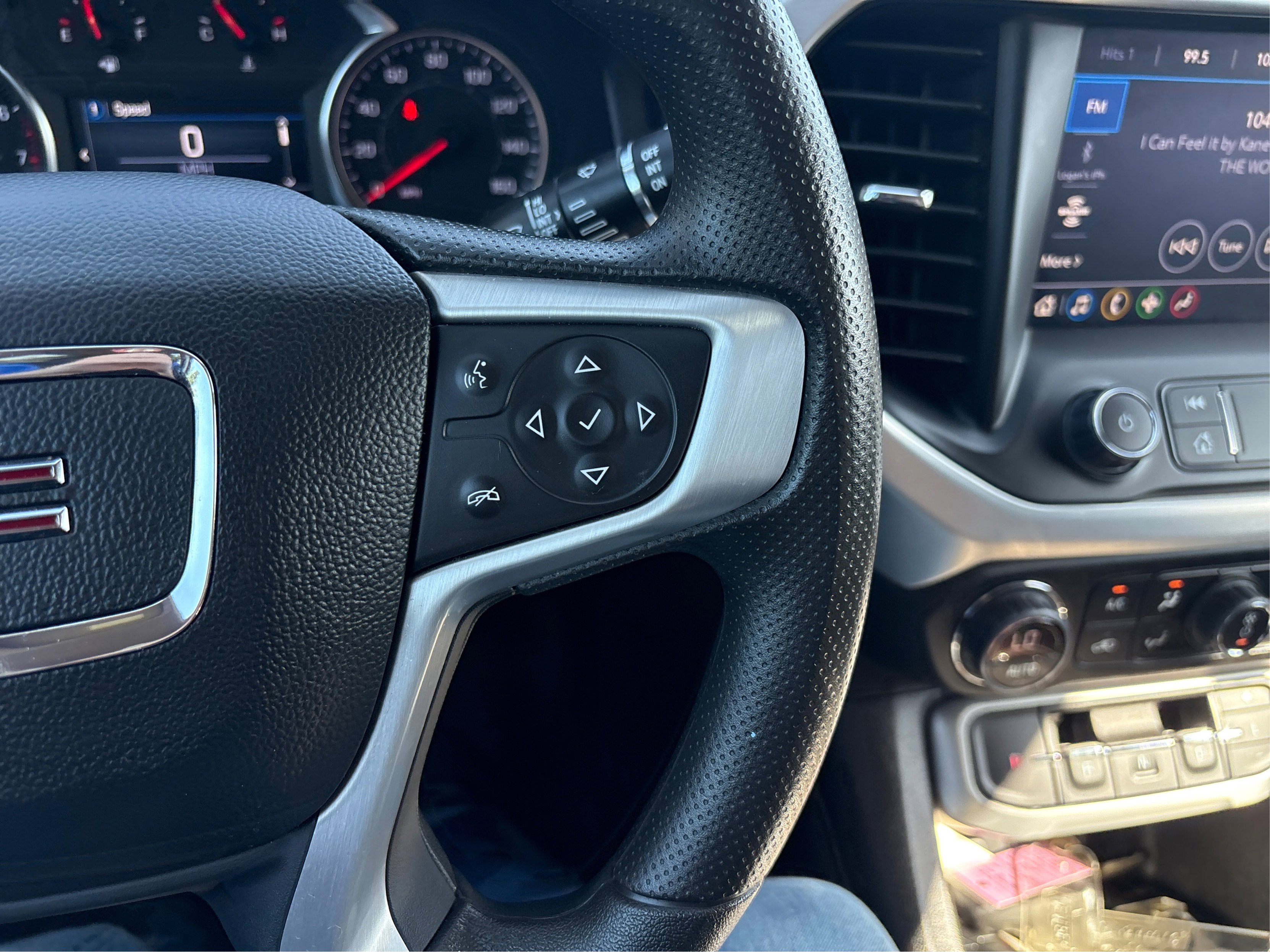 Used 2023 GMC Acadia SLE image 22